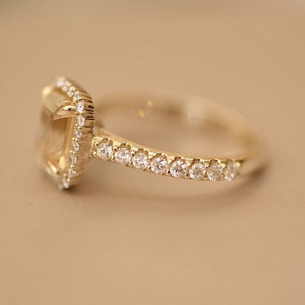 Yellow sapphire and diamonds yellow gold ring