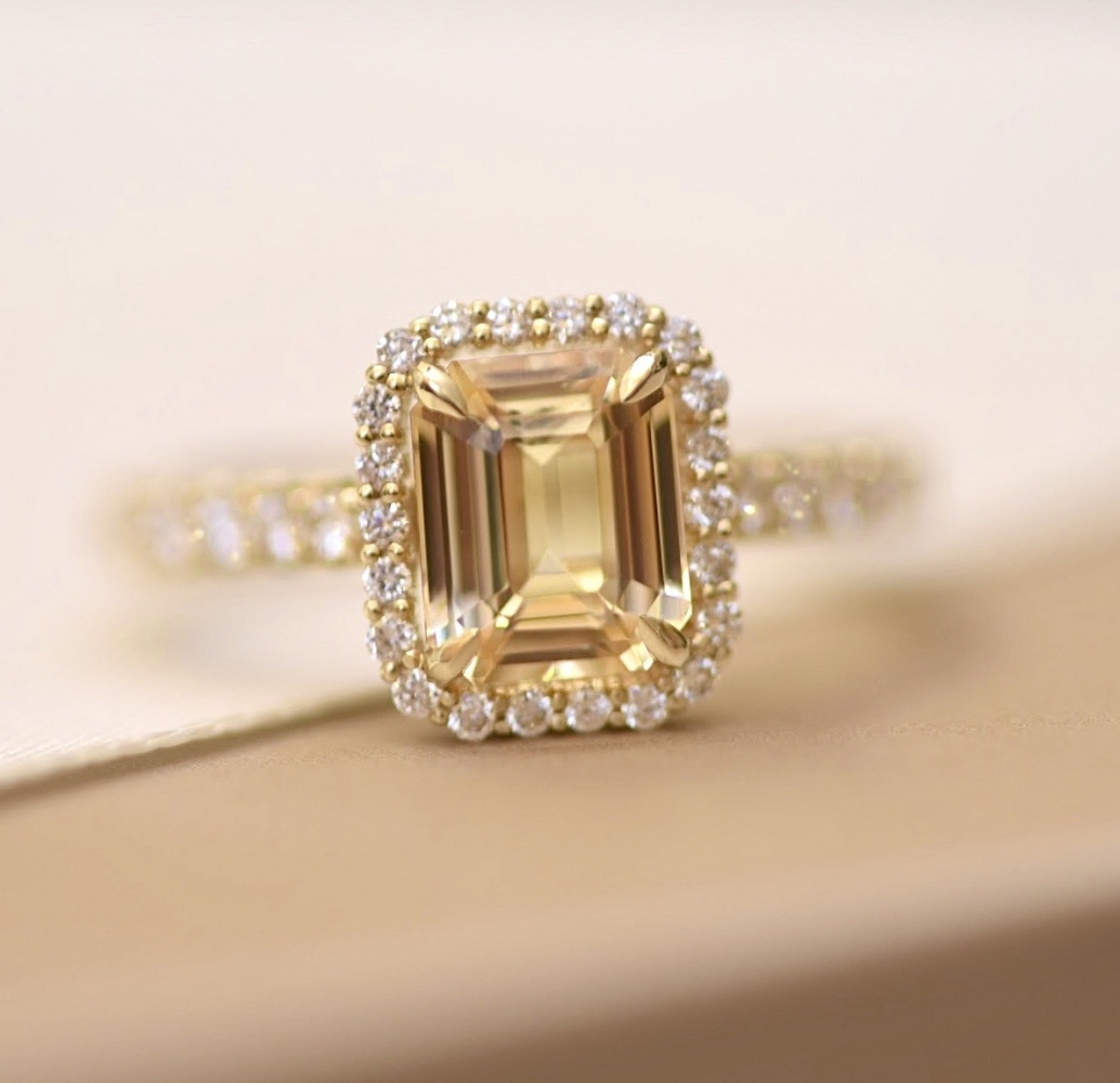 Yellow sapphire and diamonds yellow gold ring