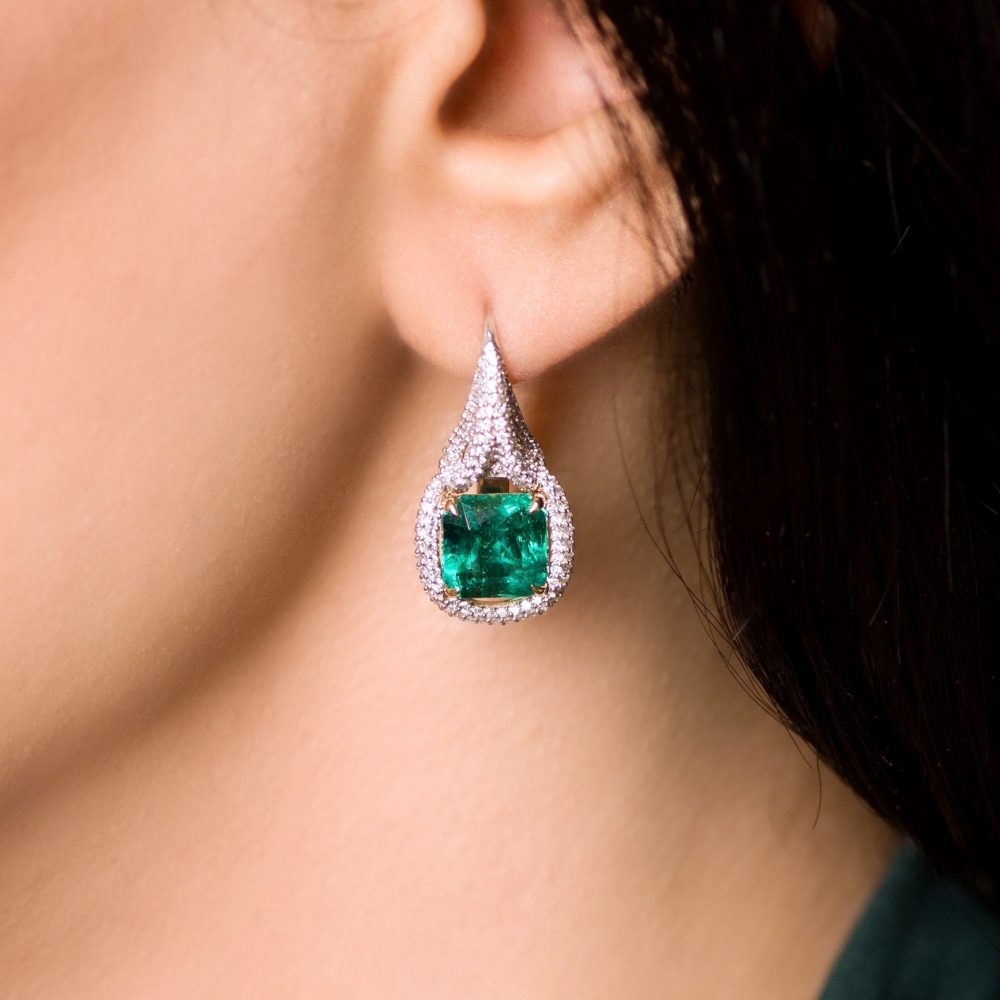 Zambian Emerald and Diamonds White Gold Earrings