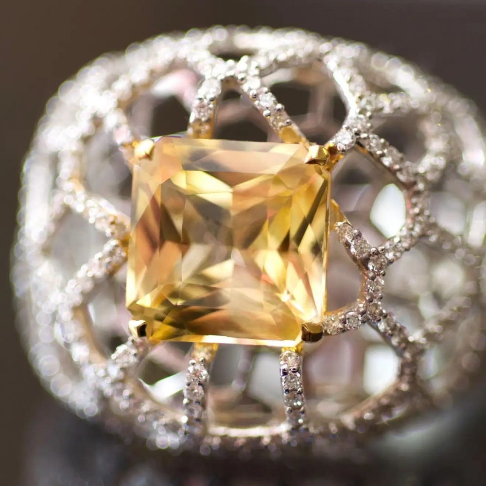 4,57 Carat Natural Yellow Sapphire Diamonds 18 Karat White Gold Cocktail Ring