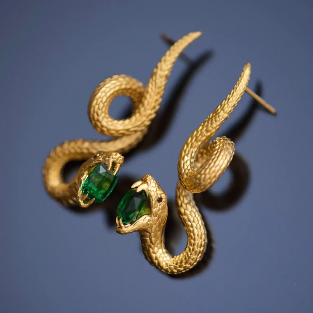 5,11 Carat Green Vivid Tsavorite 18 Karat Yellow Golden Serpent Earrings by D&A