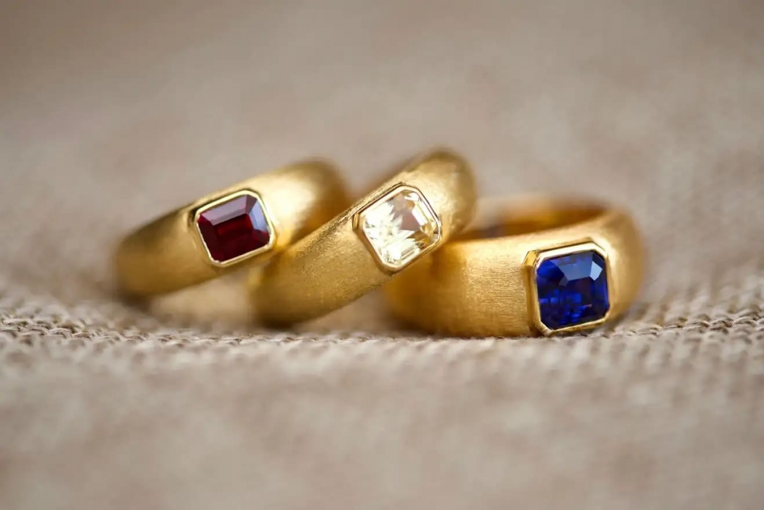 1 Carat Natural Yellow SriLanka Sapphire 18 Karat Yellow Gold Ring Tuxedo by D&A