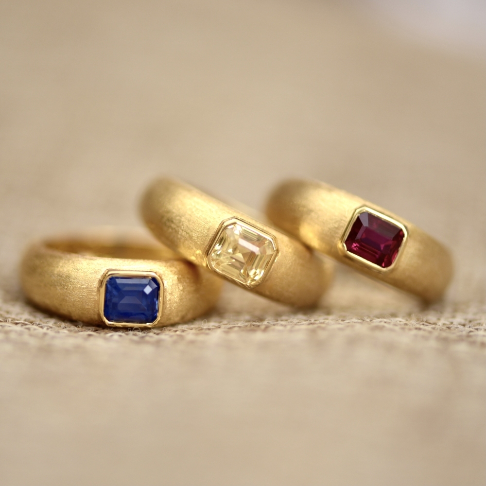 Blue Sapphire 18 Karat Yellow Gold Ring, 