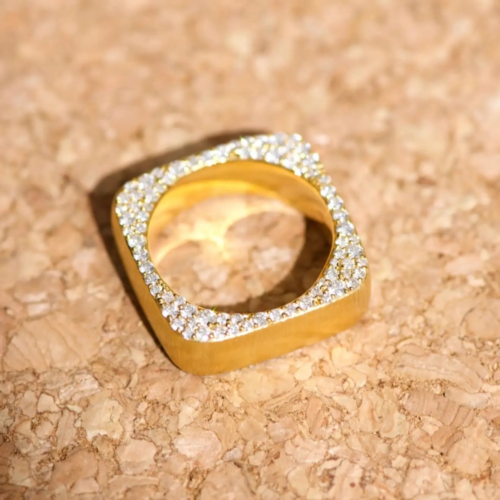 1,2 Carat White Diamond 18 Karat Matte Yellow Gold Ring Sahara Collection by D&A