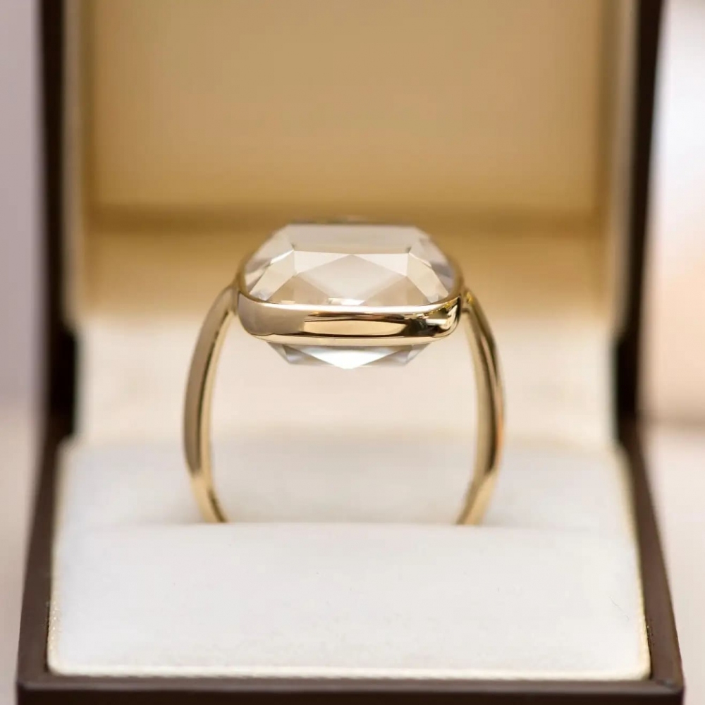 10 Carat Rock Crystal 14 Karat Yellow Gold Casual Ring