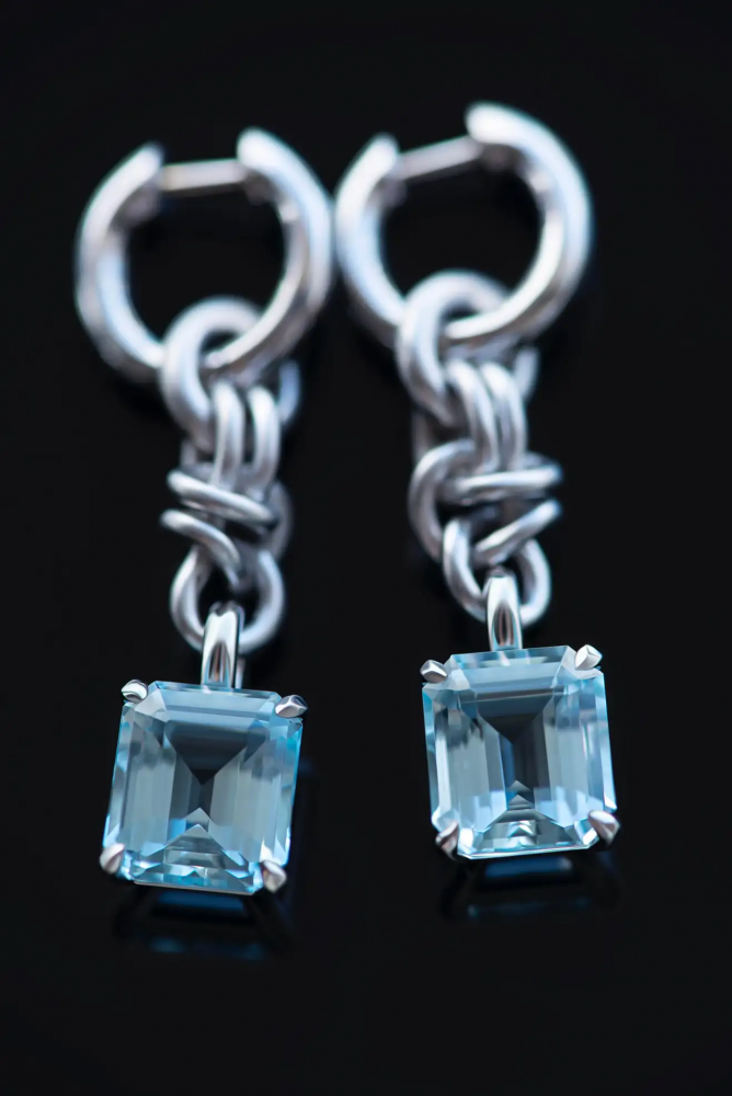 8,5 Carat Aquamarines 18 Karat White Gold Earrings 