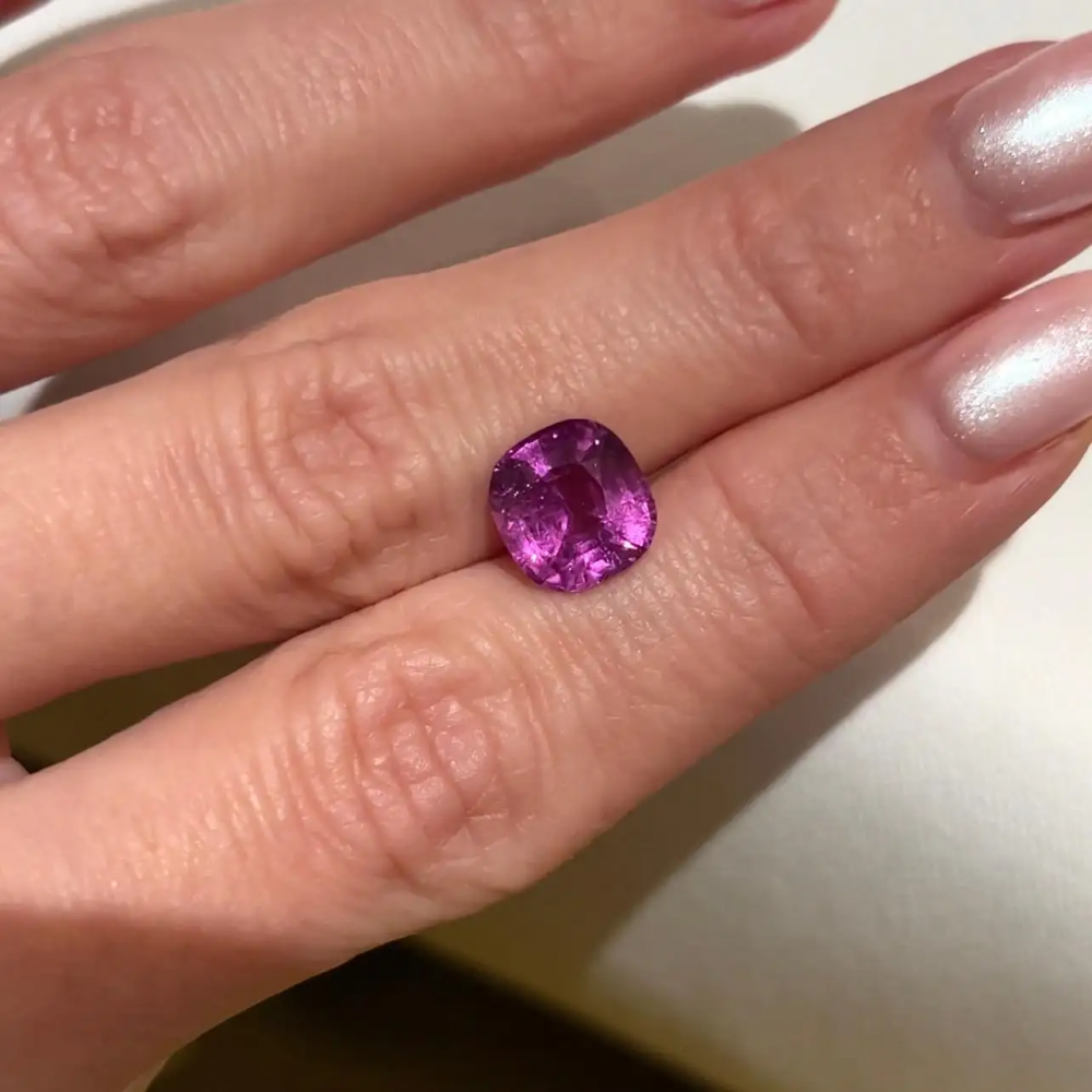 4,03 Carat Natural Purple Sri Lankan Sapphire