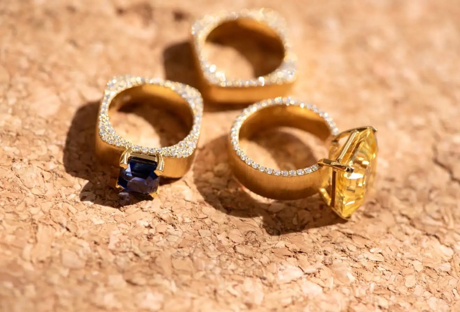 15,4 Carat Yellow Sapphire White Diamond 18 Karat Yellow Gold Ring Sahara by D&A