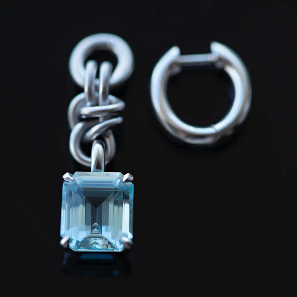 8,5 Carat Aquamarines 18 Karat White Gold Earrings 