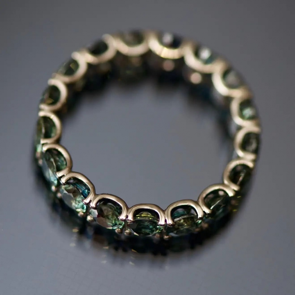 7 Сarat Bi-Color Marriage Sapphire 14 Karat Gold Infinity Ring
