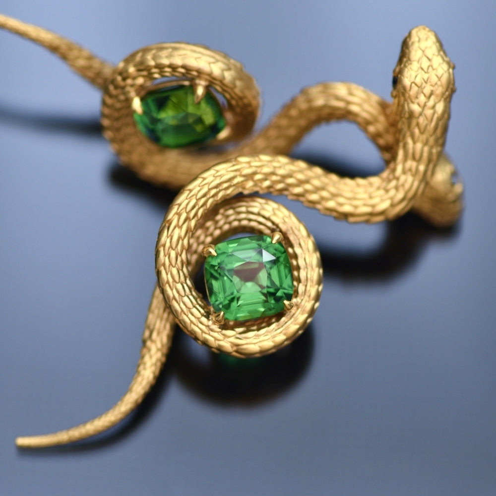 Tsavorite 18 Karat Yellow Golden Serpent Earrings 