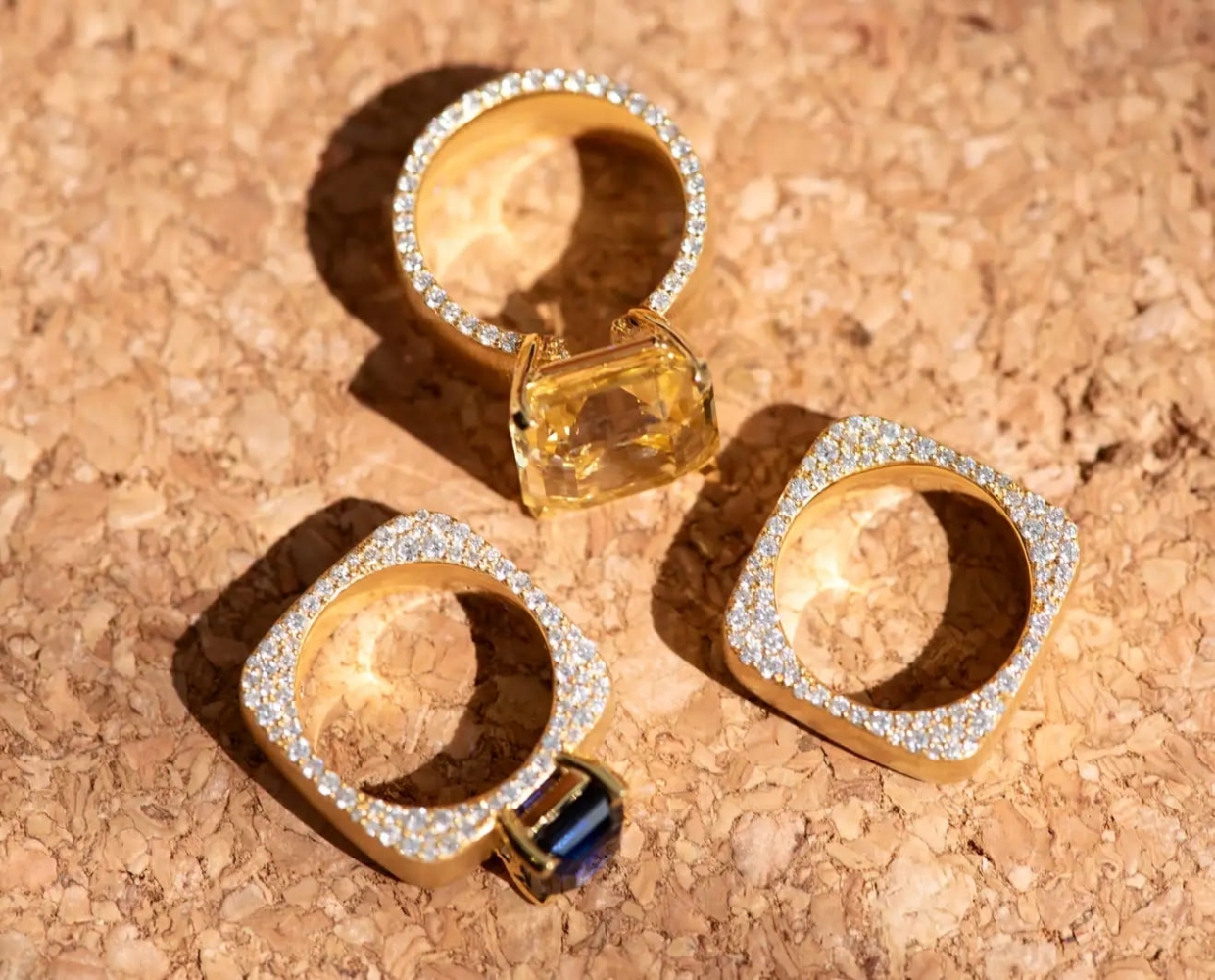 1,2 Carat White Diamond 18 Karat Matte Yellow Gold Ring Sahara Collection by D&A
