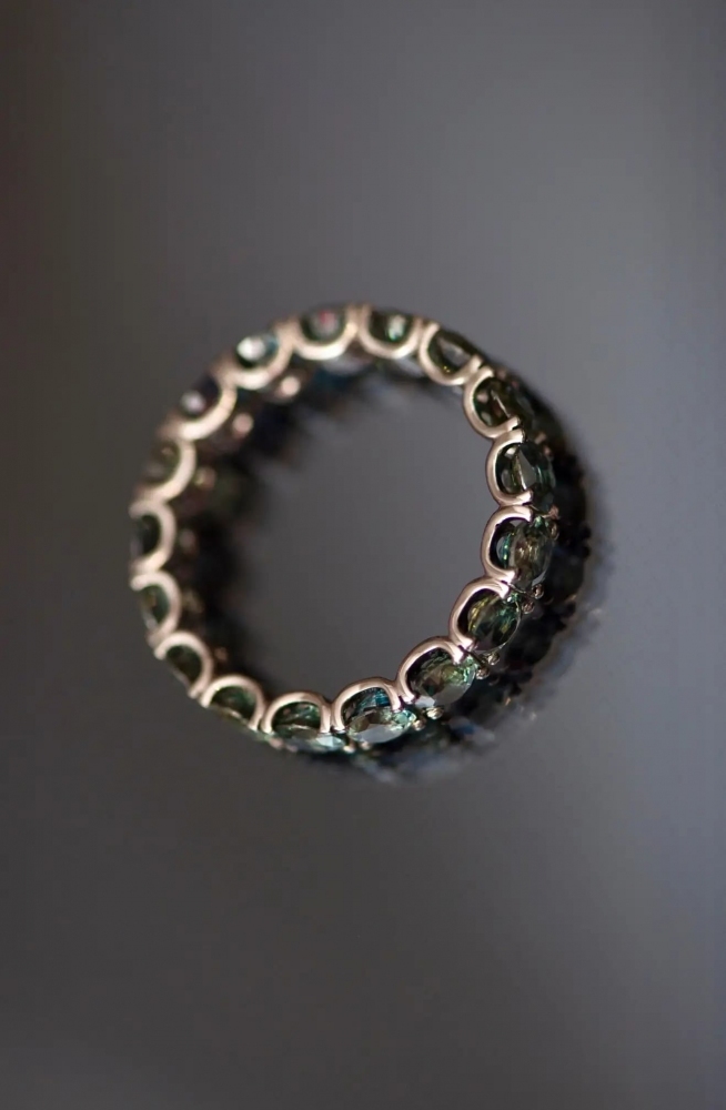 7 Сarat Bi-Color Marriage Sapphire 14 Karat Gold Infinity Ring