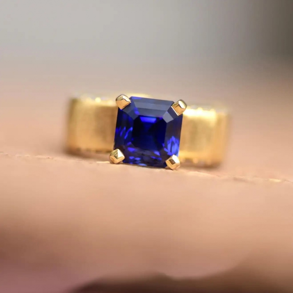 4 Carat Royal Blue Sapphire Diamond 18 Karat Yellow Gold Ring Sahara by D&A