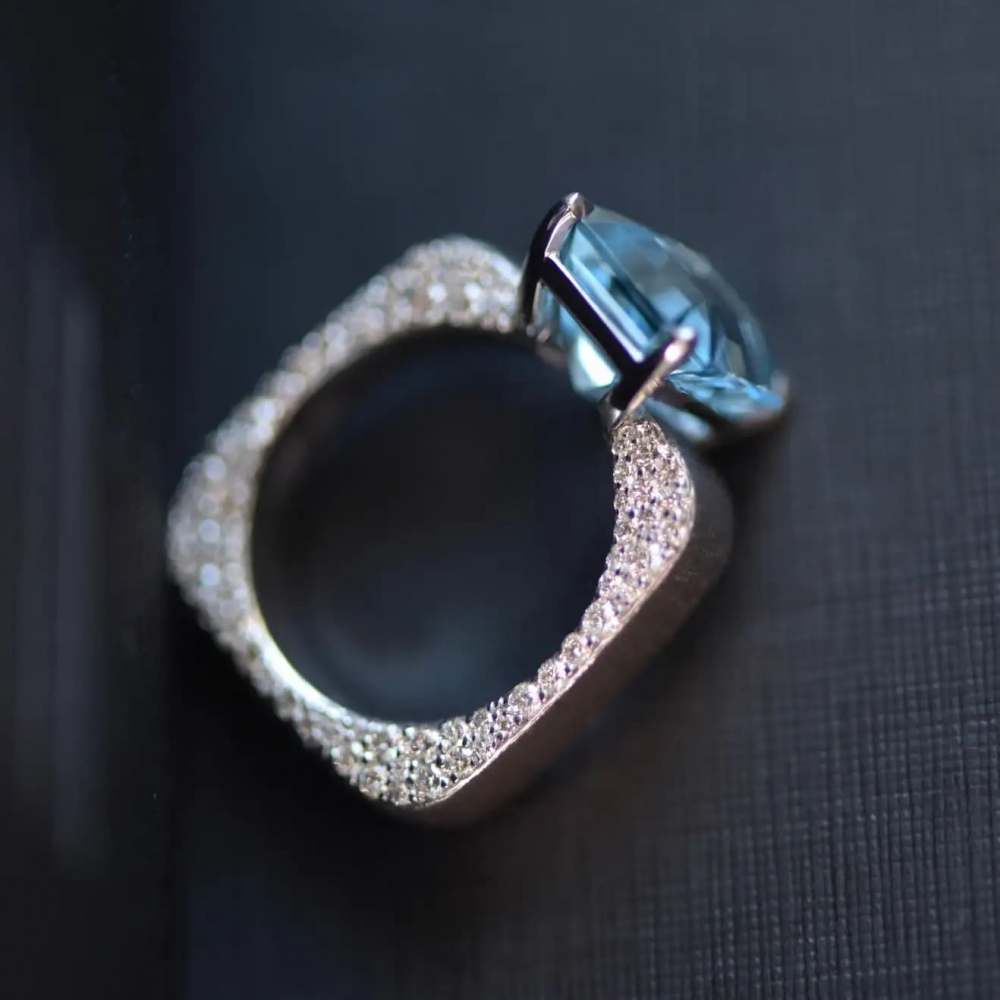 5 Carat Natural Aquamarine 18 Karat White Gold Diamonds Sahara Collection Ring