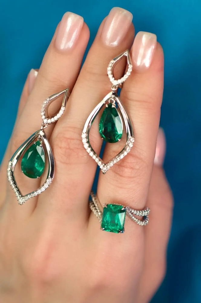 6.2 Carat Zambian Emerald Diamond 18 Karat White Gold Earrings