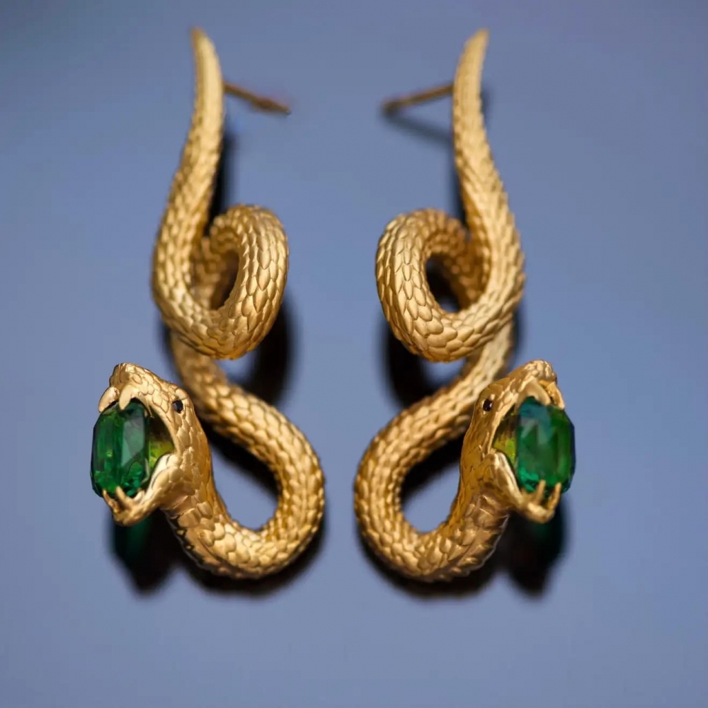 5,11 Carat Green Vivid Tsavorite 18 Karat Yellow Golden Serpent Earrings by D&A