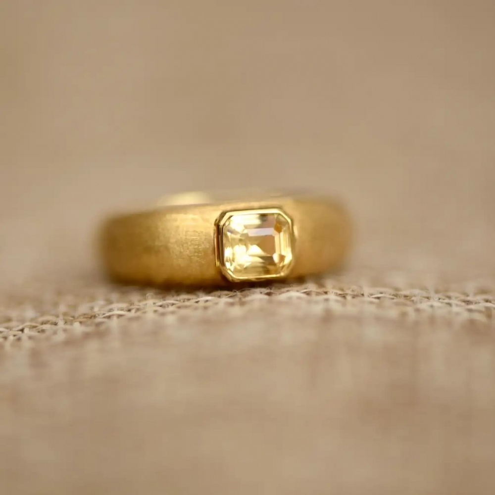 1 Carat Natural Yellow SriLanka Sapphire 18 Karat Yellow Gold Ring Tuxedo by D&A
