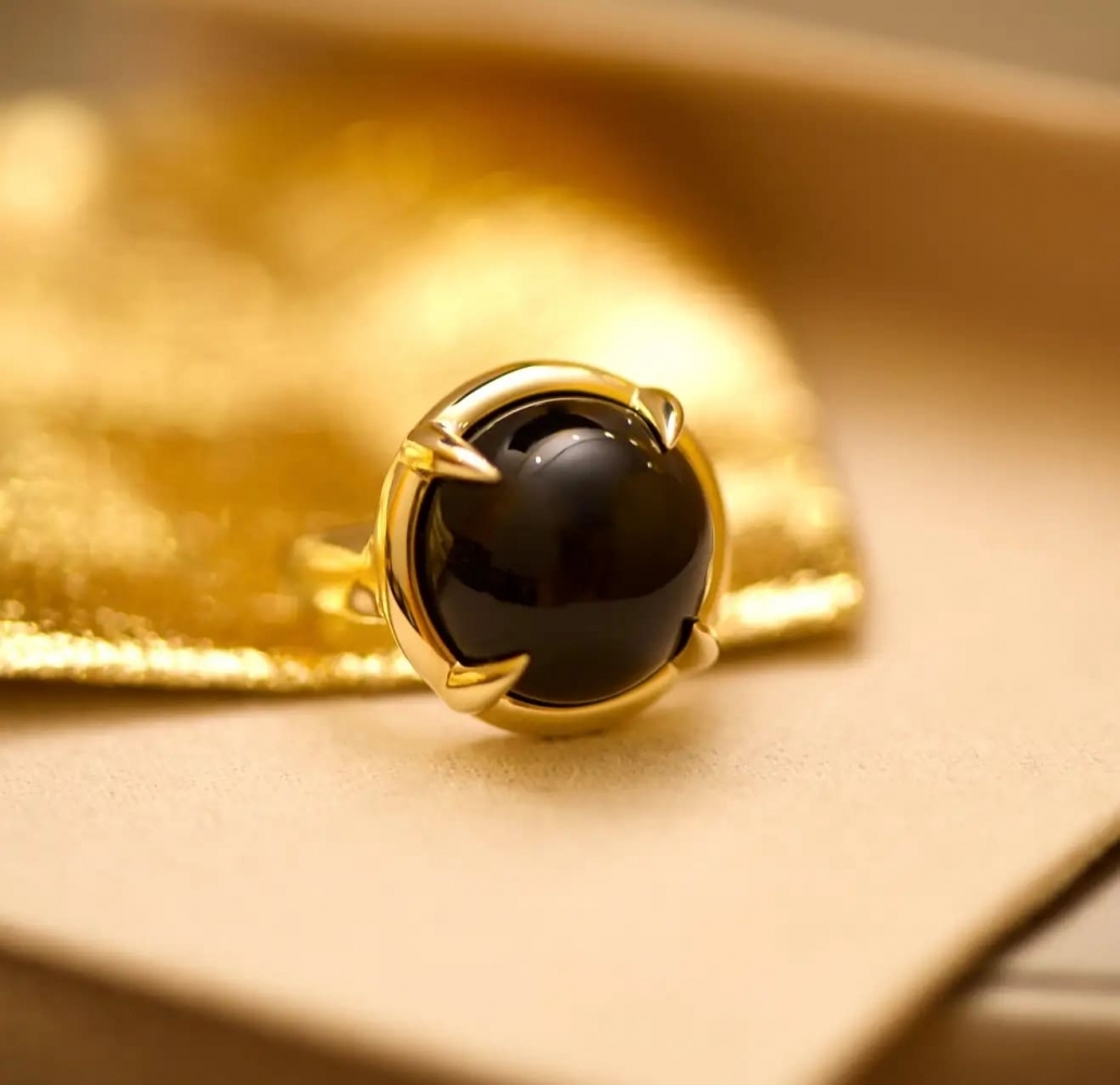 19 Carat Natural Black Obsidian 14 Karat Yellow Gold Ring