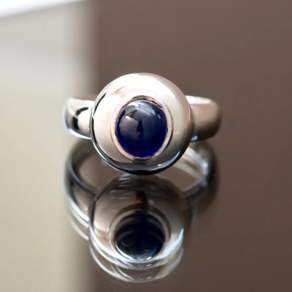 2.5 Carat Natural Blue Sapphire Cabochon 14 Karat White Gold Cocktail Ring