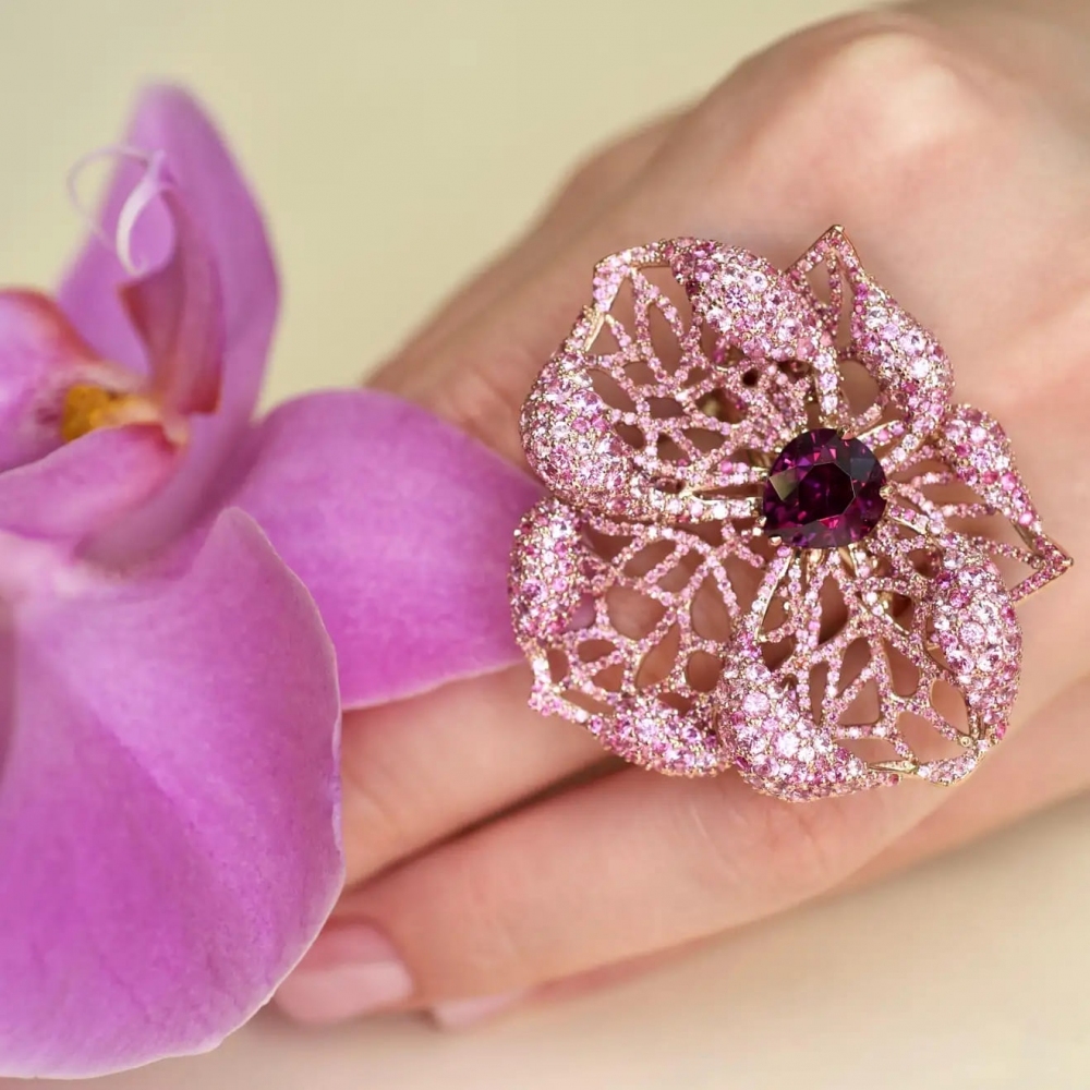 3 Carat Purple Spinel Pink Sapphire 18 Karat Rose Gold Flower Cocktail Ring
