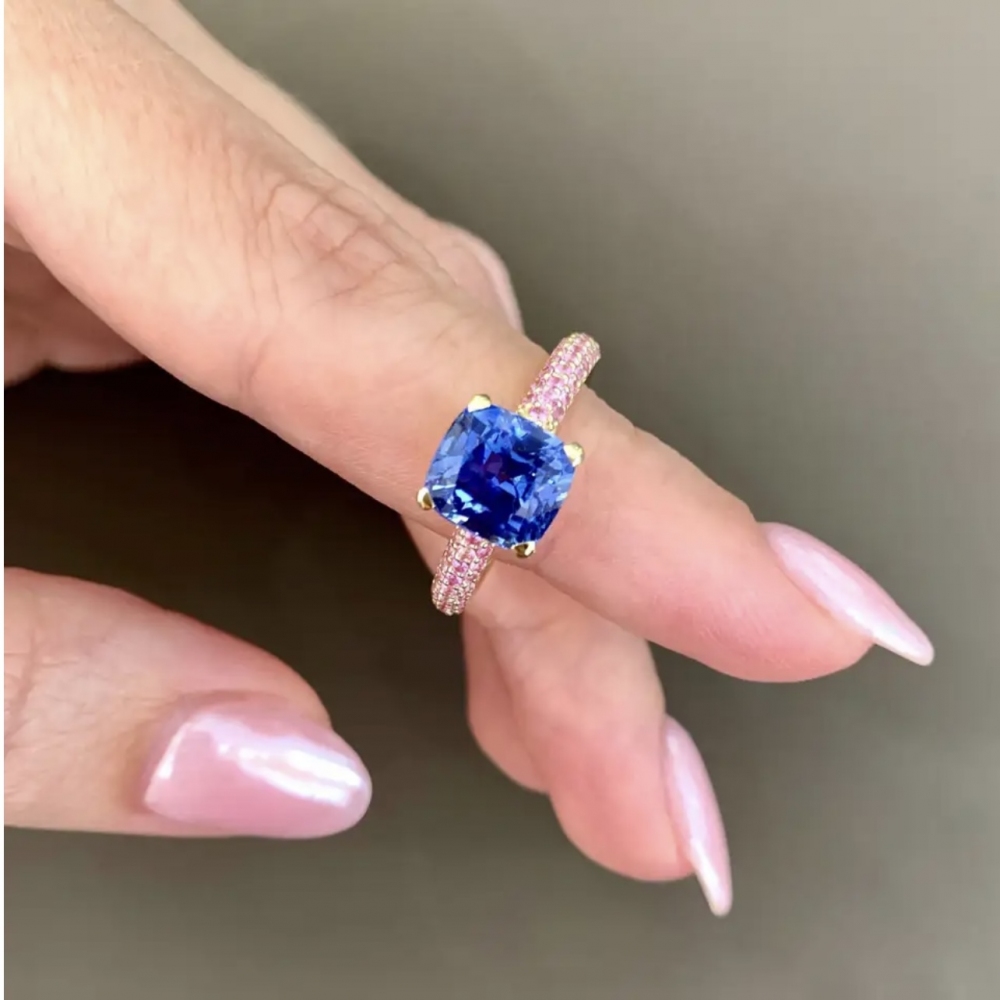 Cornflower Blue and Pink Sapphires Yellow Gold Ring