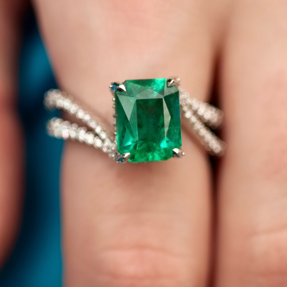 Zambian Emerald and Diamonds White Gold Ring