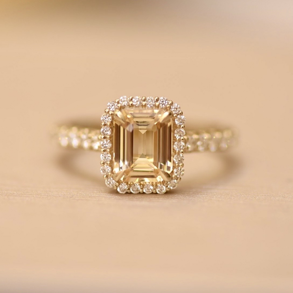 Кольцо с желтым сапфиром и бриллиантами в желтом золоте - 17273